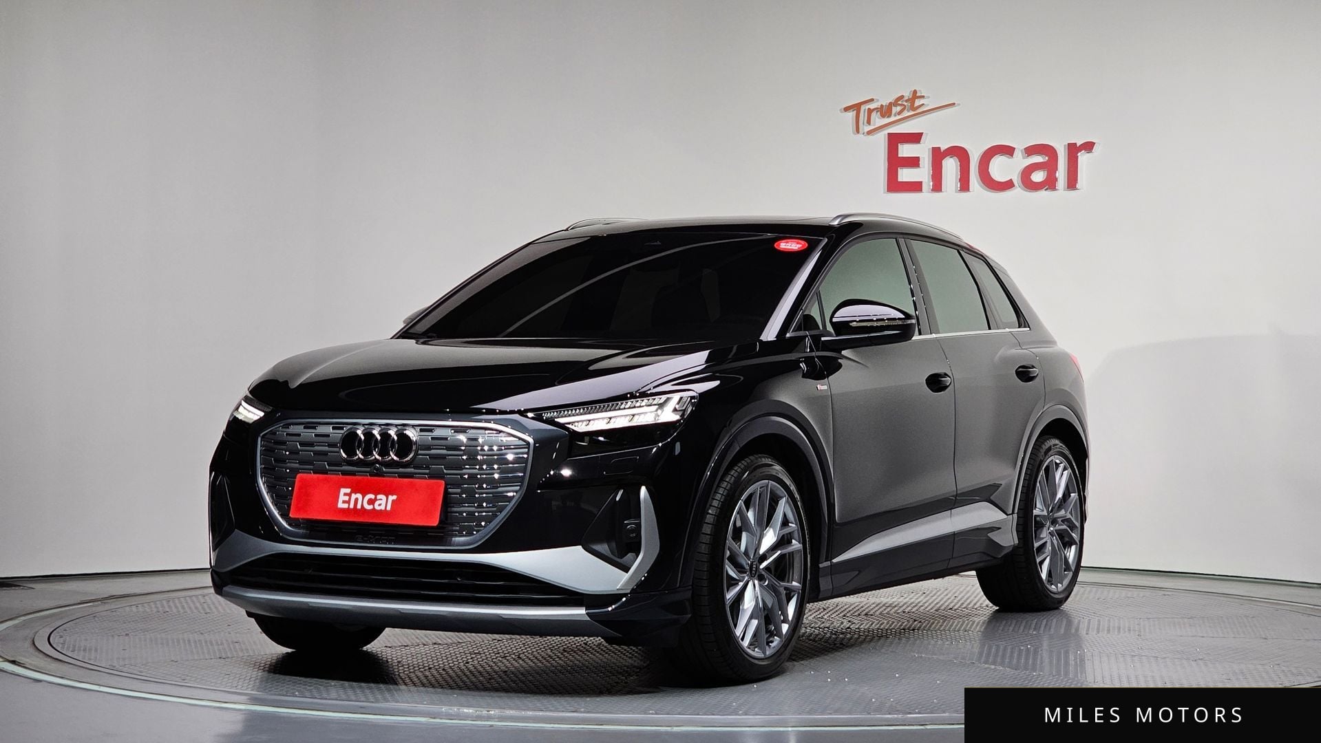 Audi Q4 e-tron 2025 — фото 1 из 12