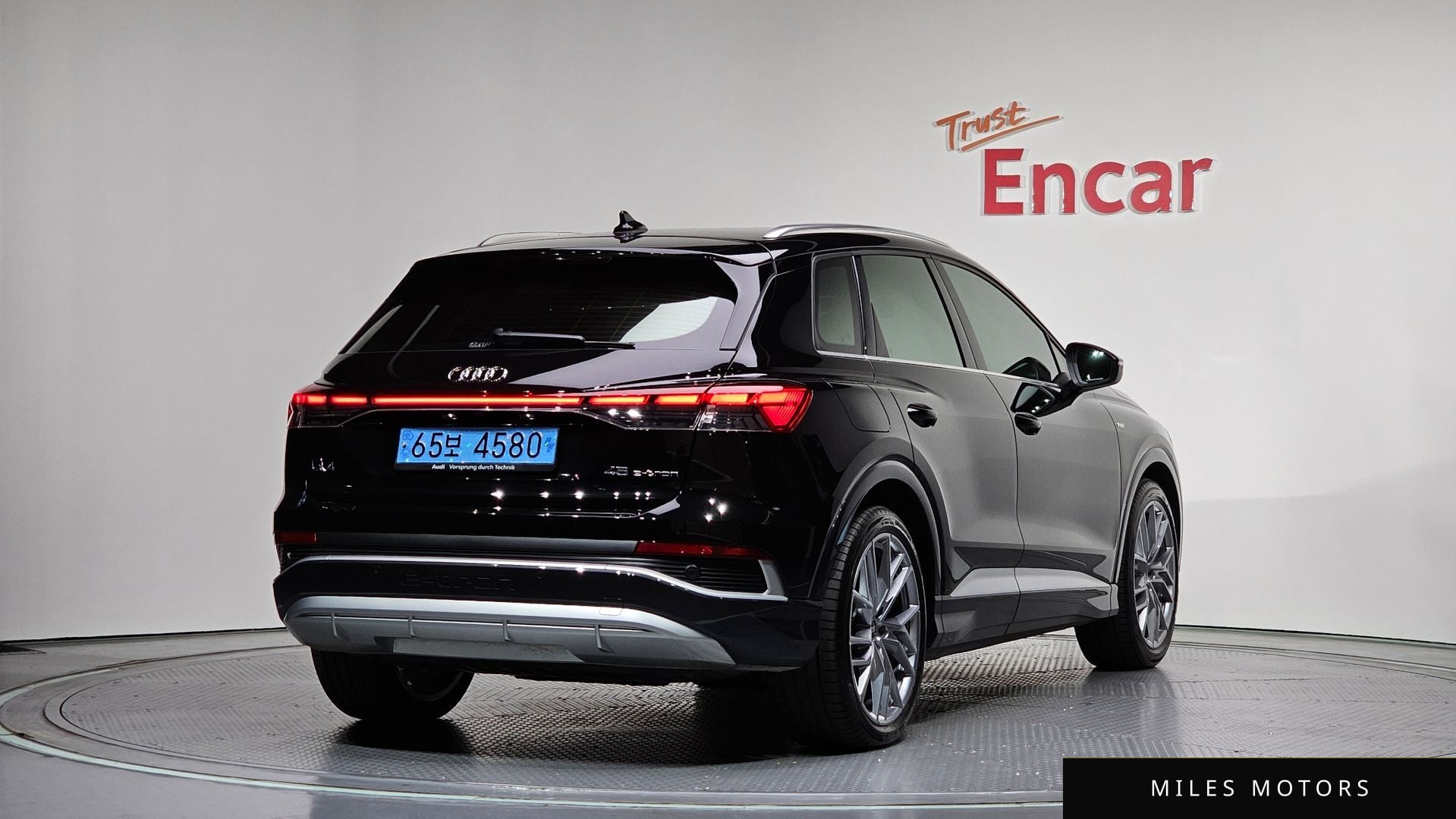 Audi Q4 e-tron 2025 — миниатюра 2