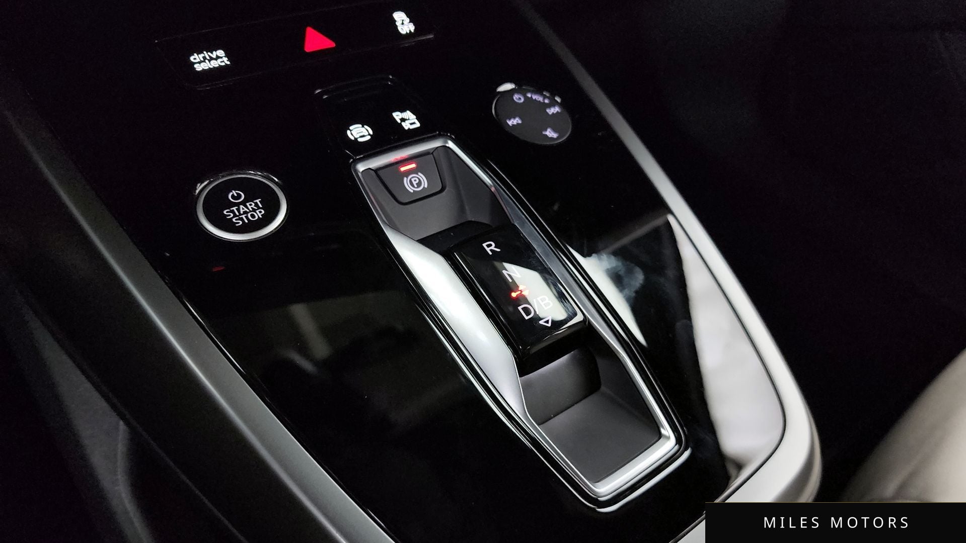 Audi Q4 e-tron 2025 — миниатюра 12
