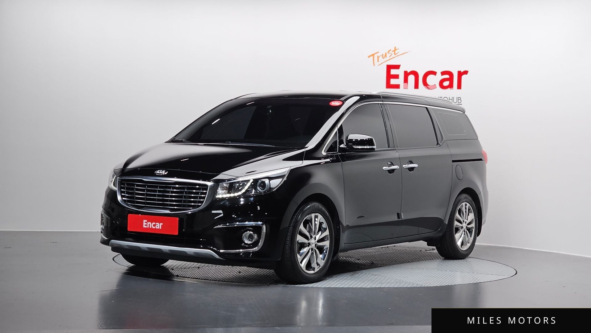Kia Canival 2017 — фото 1 из 12