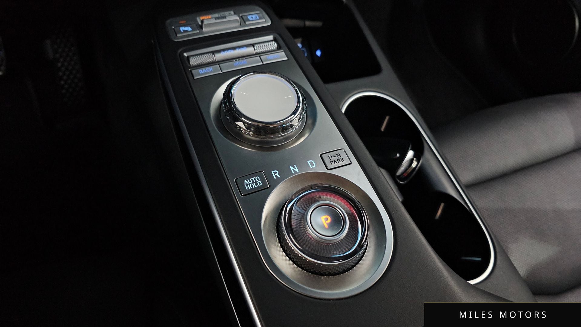 Genesis GV70 2023 — миниатюра 11