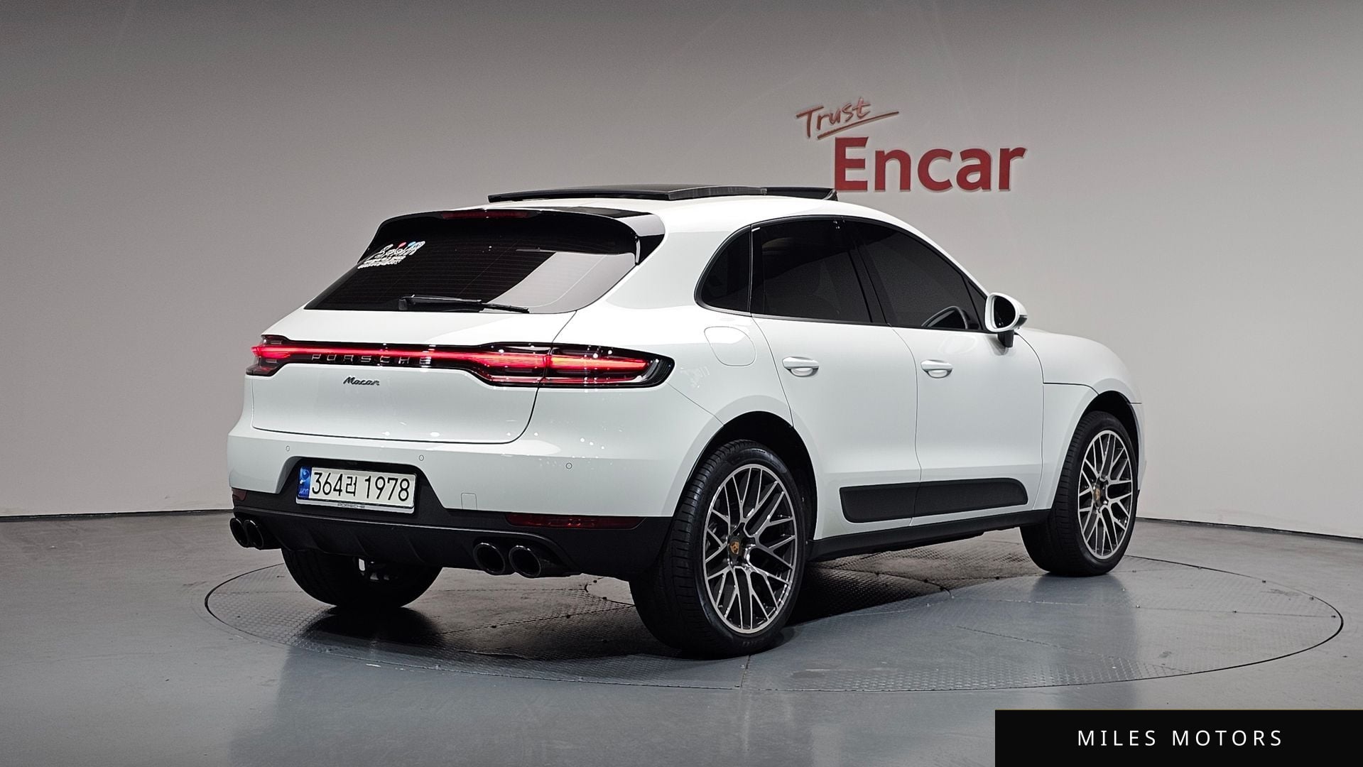 Porsche Macan 2021 — миниатюра 2