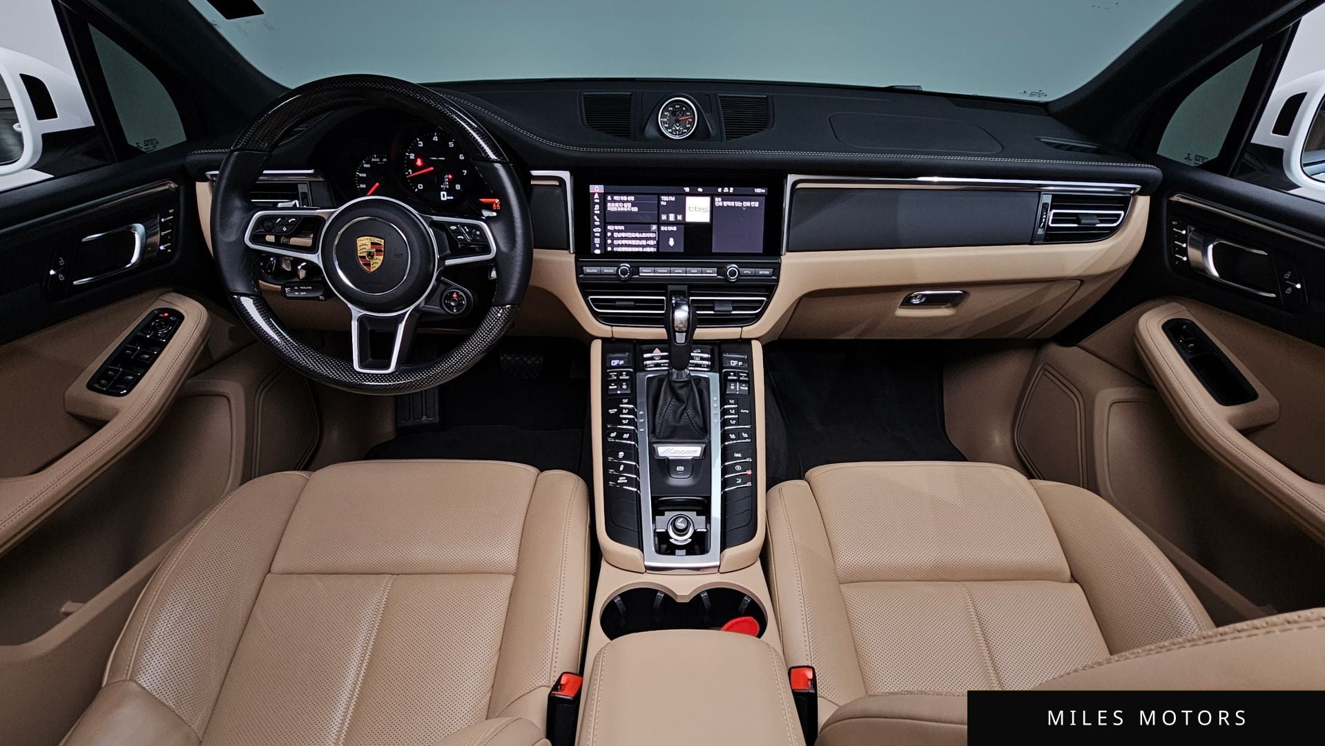 Porsche Macan 2021 — миниатюра 10