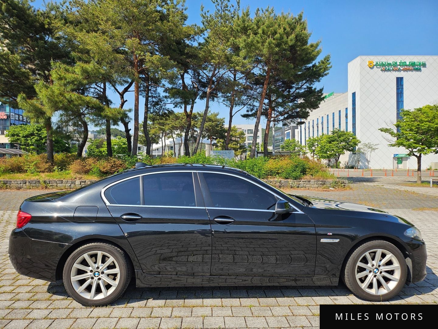 BMW 5 Series (F10) 2015 — миниатюра 5