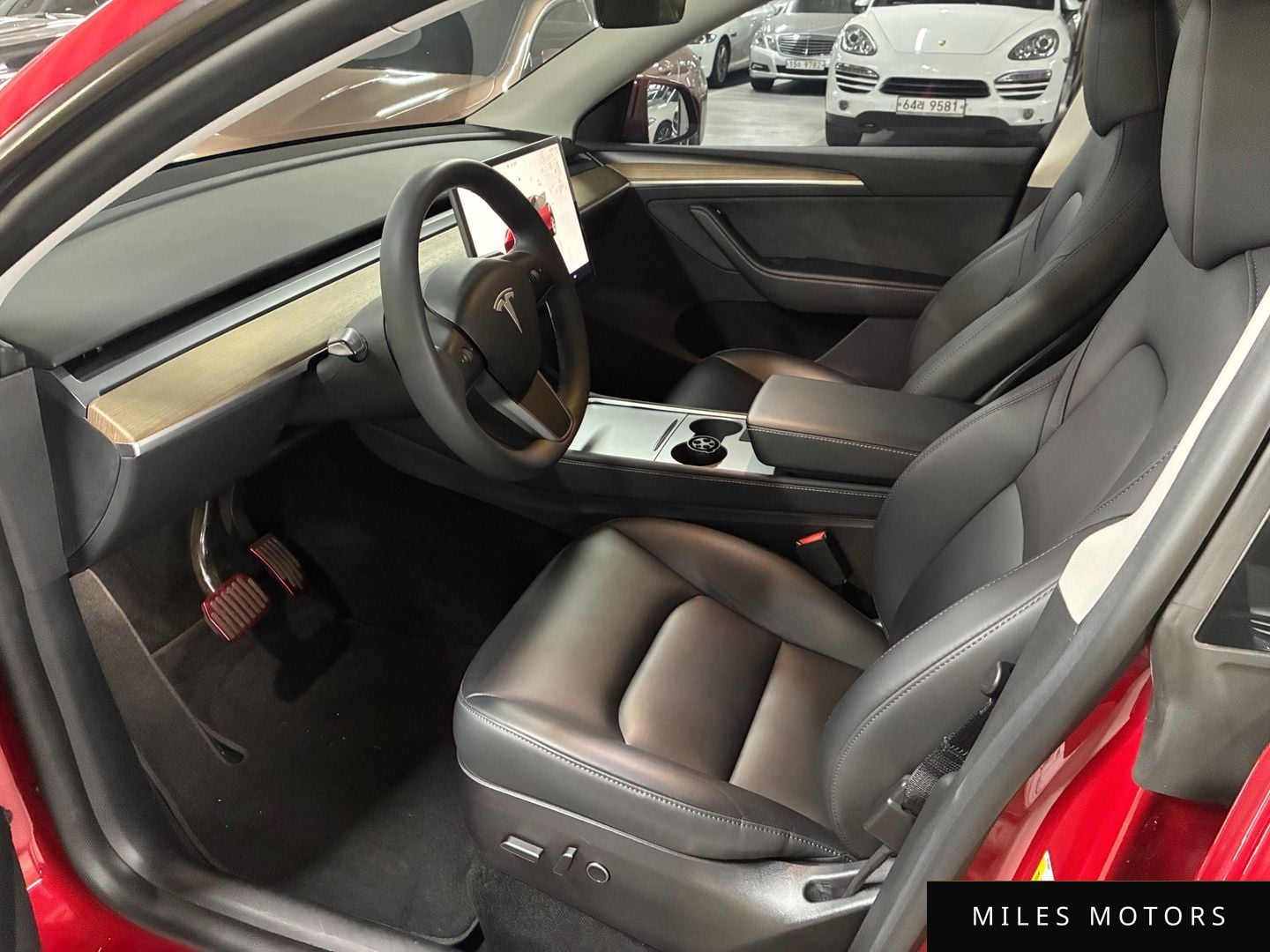Tesla Model Y 2023 — миниатюра 8