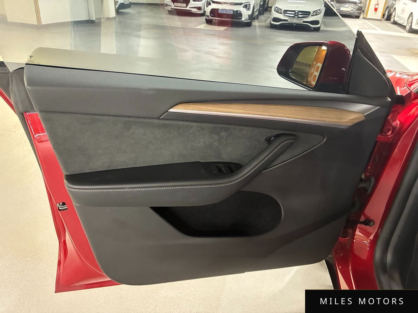 Tesla Model Y 2023 — миниатюра 12