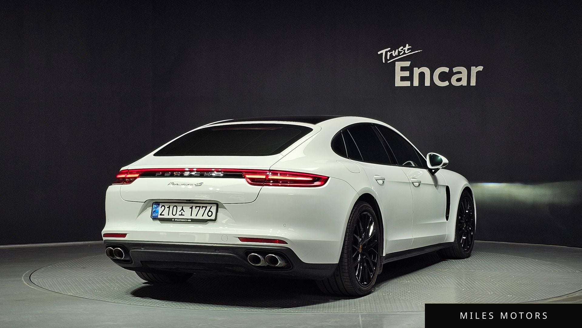 Porsche Panamera 2018 — миниатюра 2