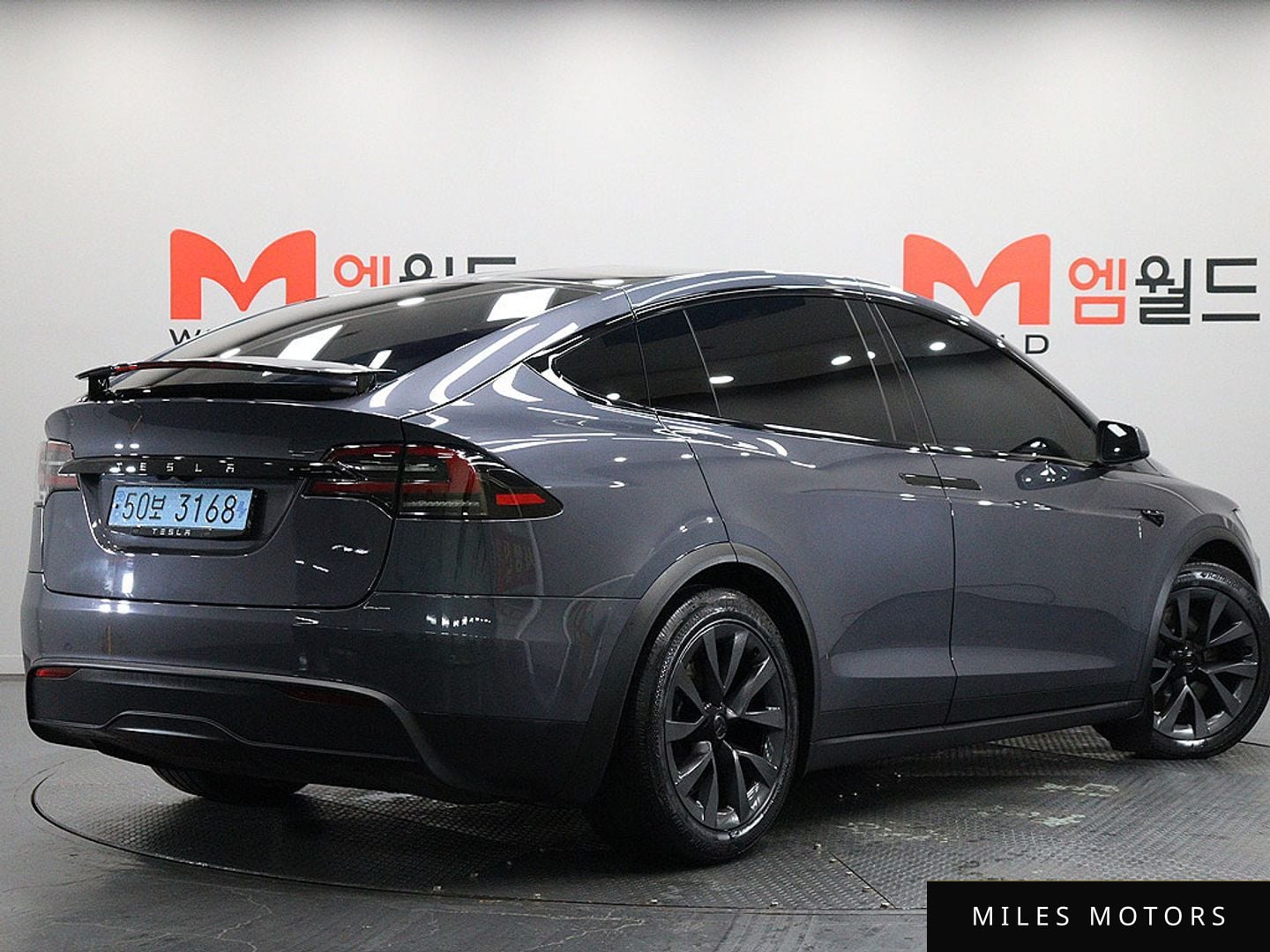 Tesla Model X 2023 — миниатюра 2