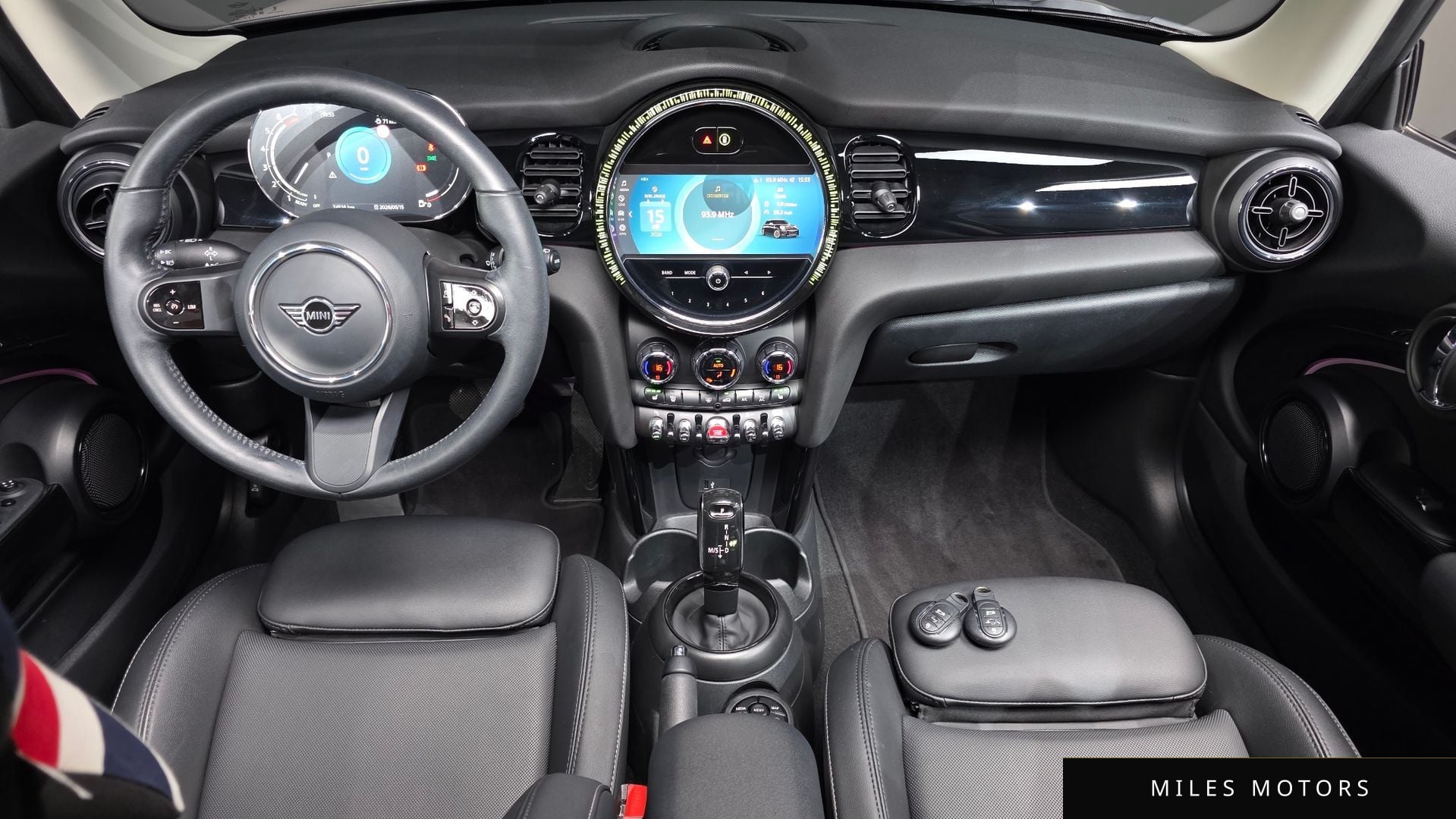 MINI Cooper 2023 — миниатюра 10