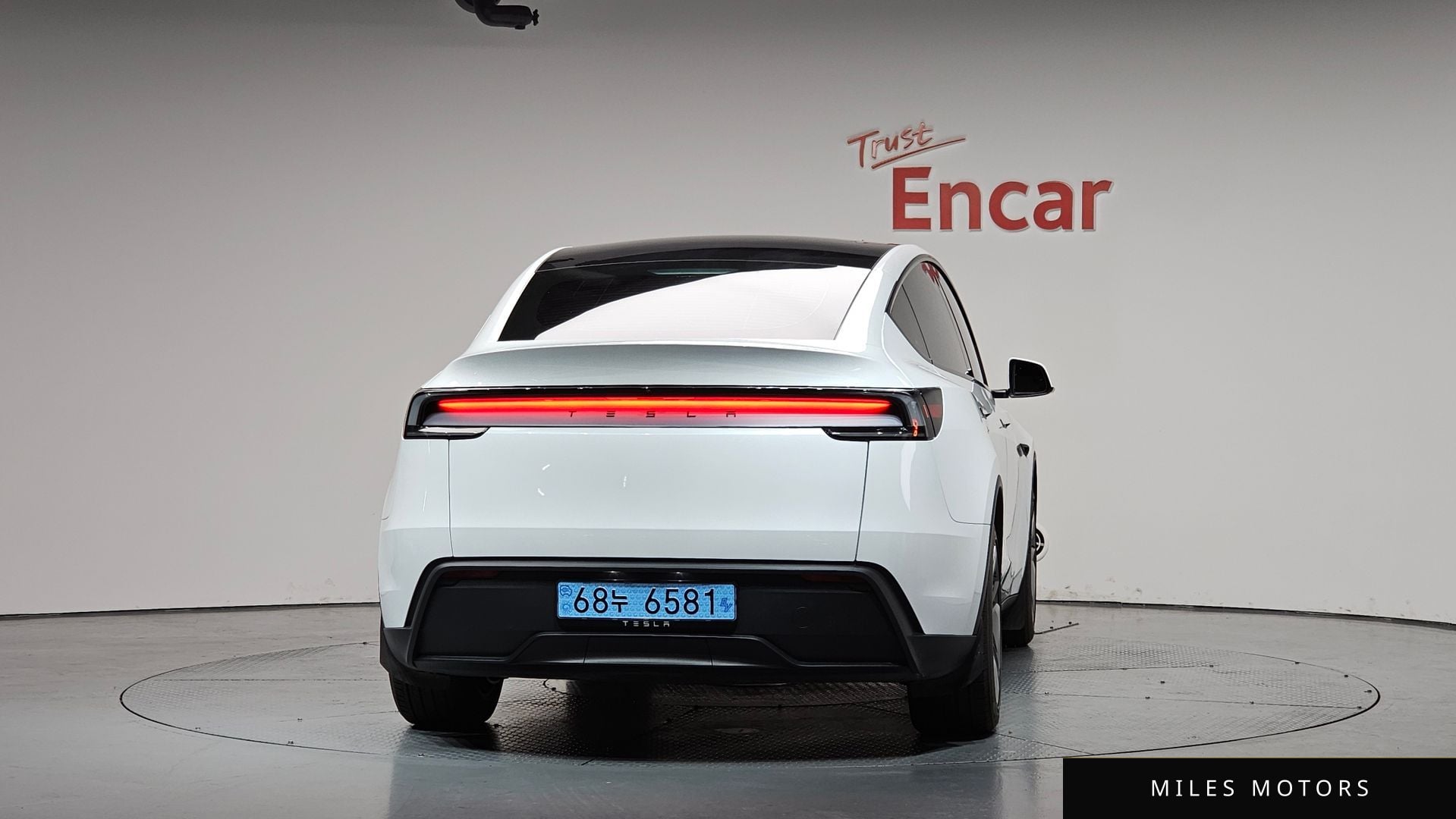 Tesla Model Y 2025 — миниатюра 3