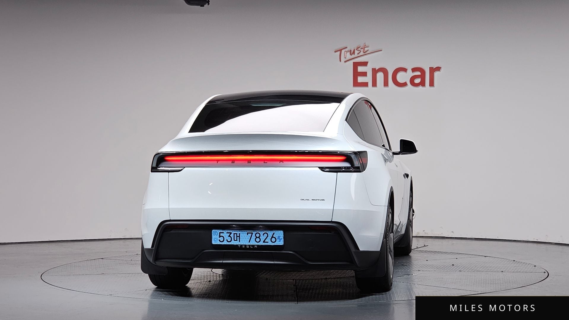 Tesla Model Y 2025 — миниатюра 3