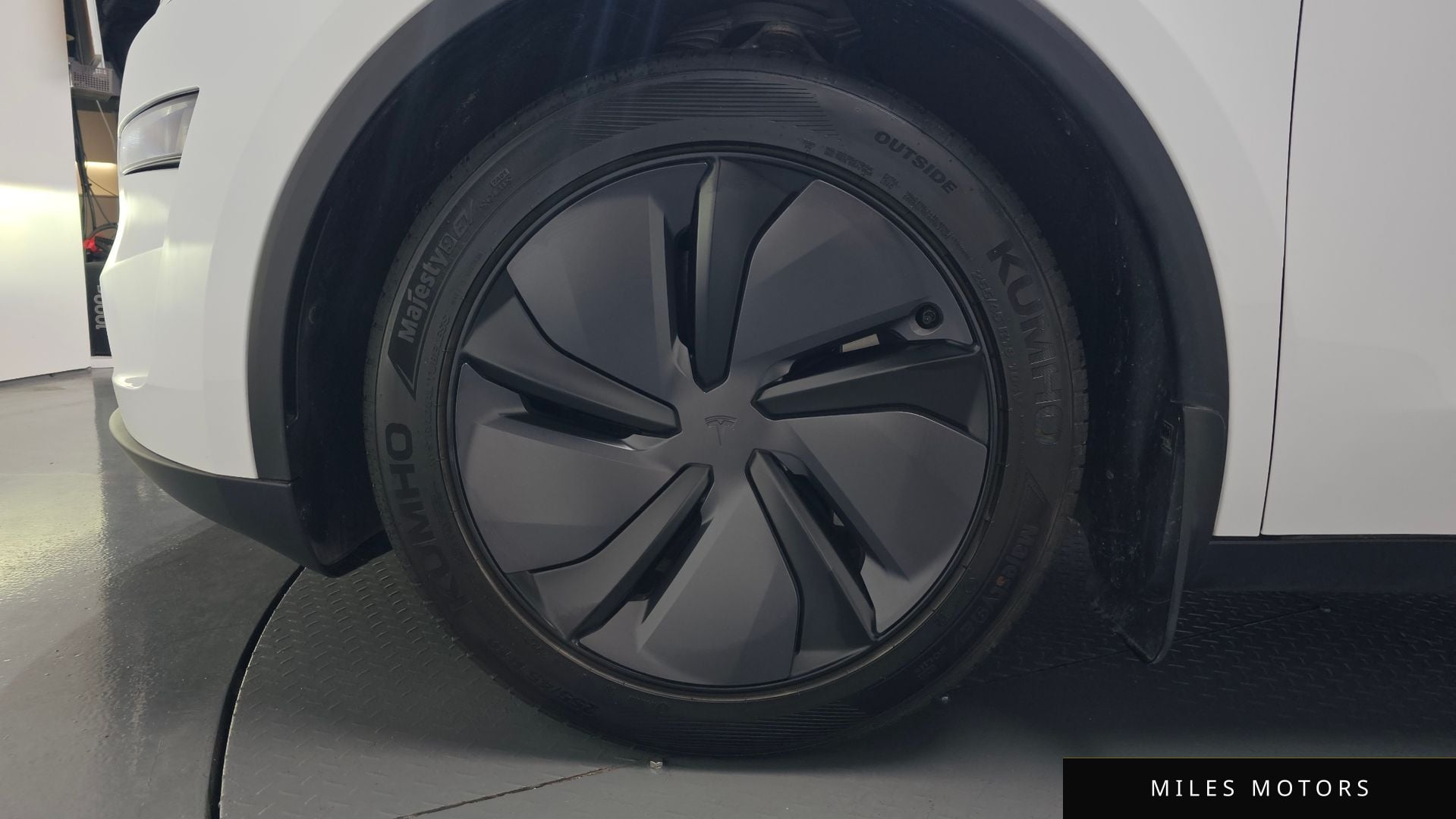 Tesla Model Y 2025 — миниатюра 4