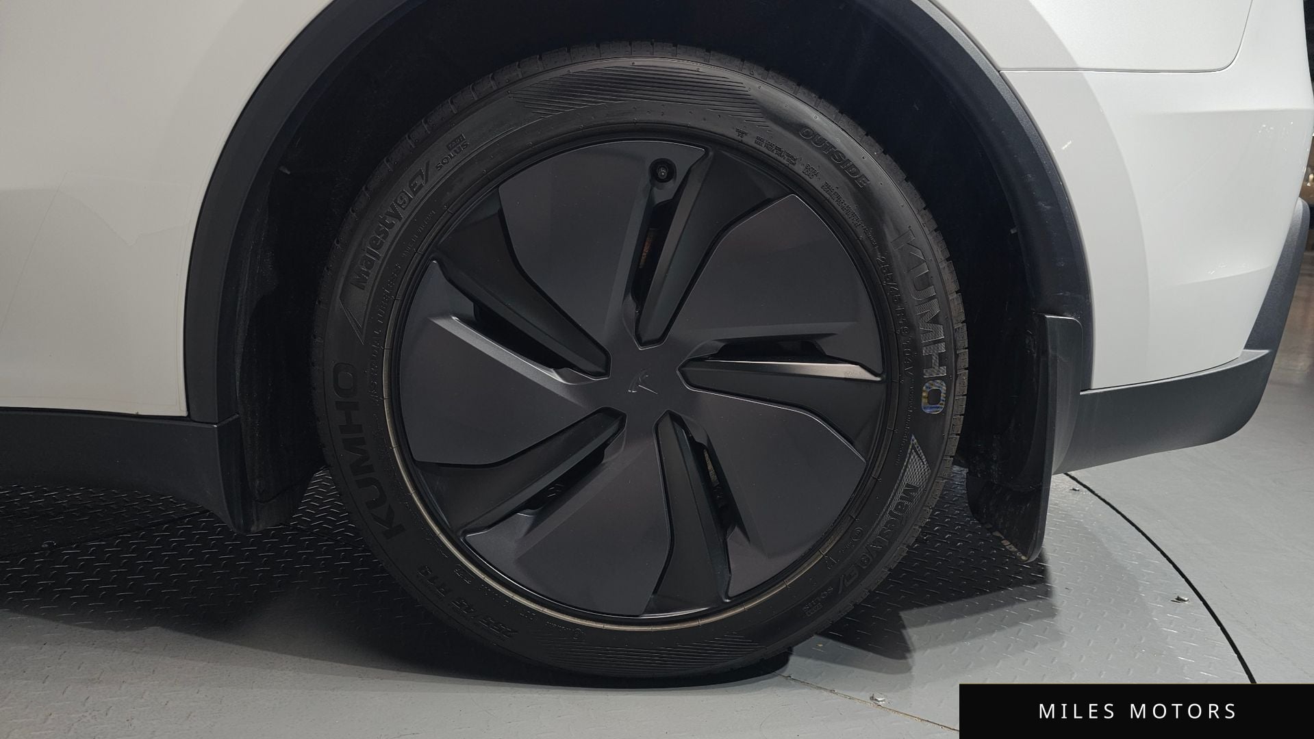 Tesla Model Y 2025 — миниатюра 6