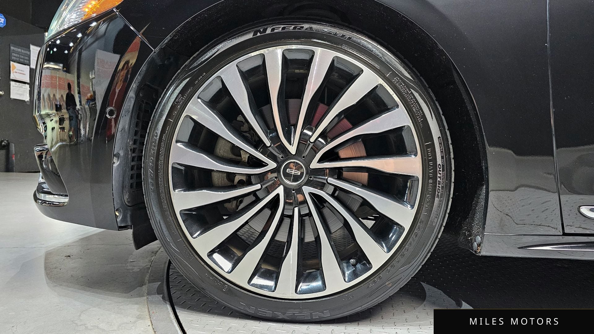 Lincoln Continental 2017 — миниатюра 5