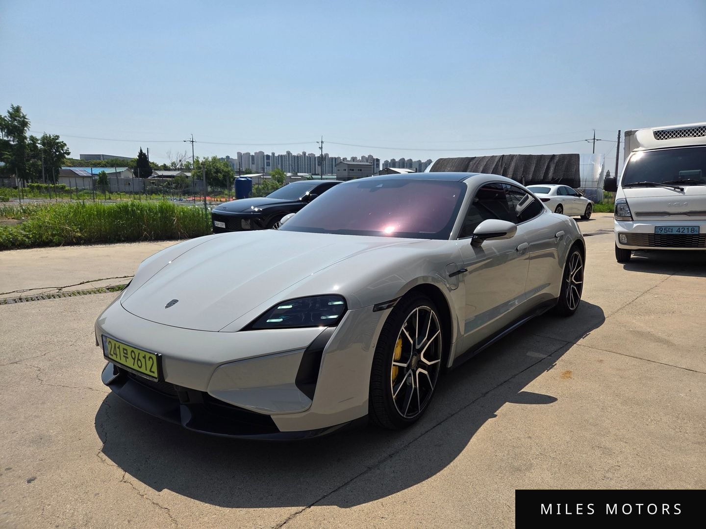 Porsche Taycan 2025 — миниатюра 2