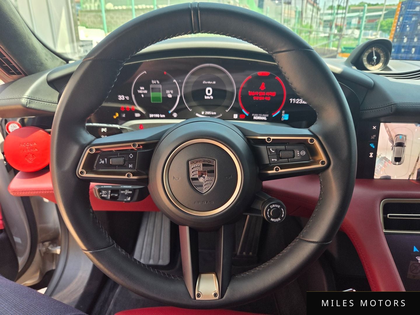 Porsche Taycan 2025 — миниатюра 6