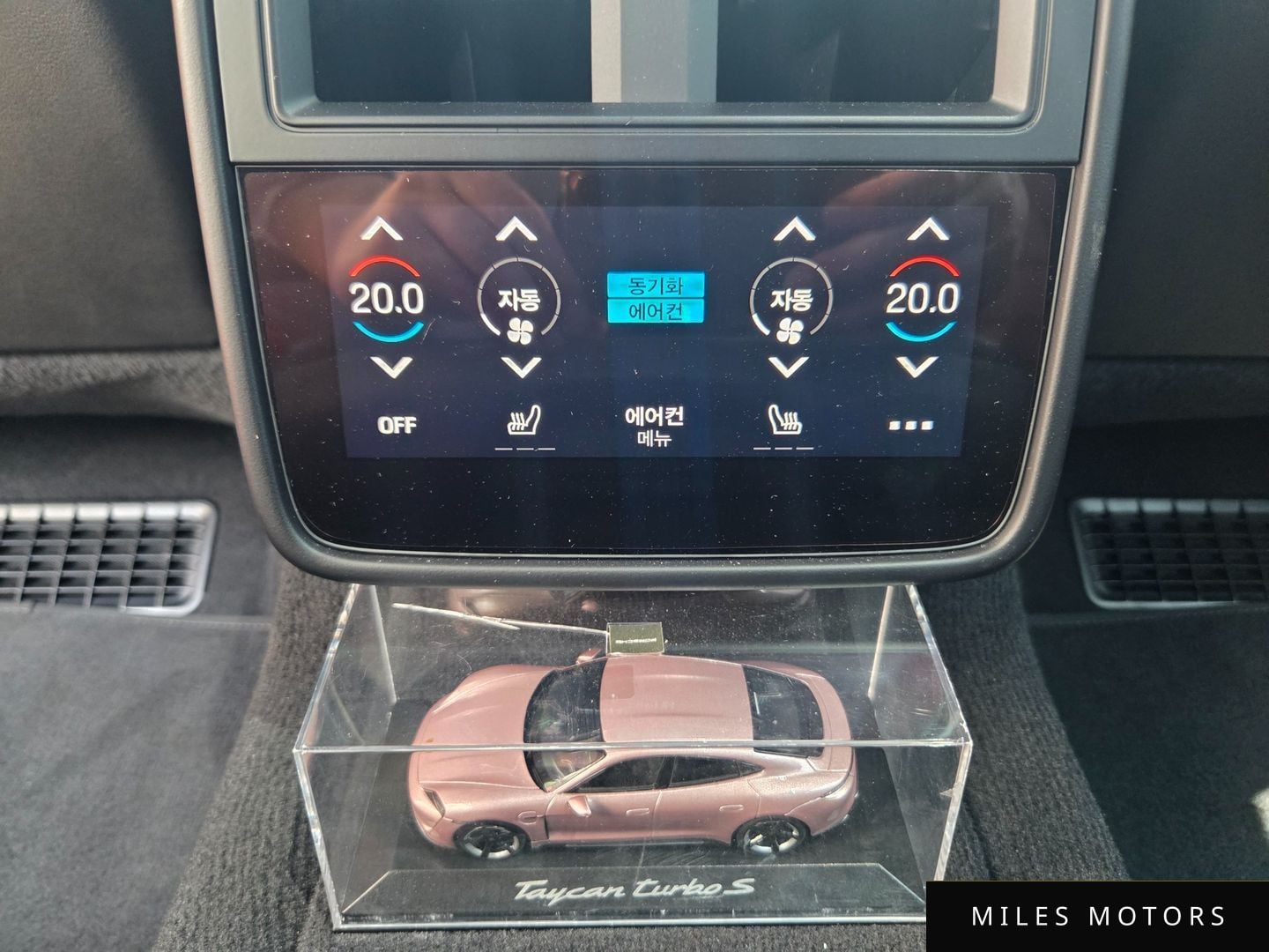 Porsche Taycan 2025 — миниатюра 8