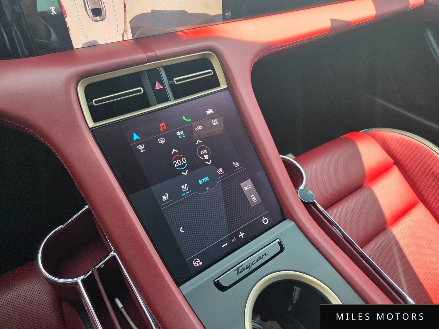 Porsche Taycan 2025 — миниатюра 10