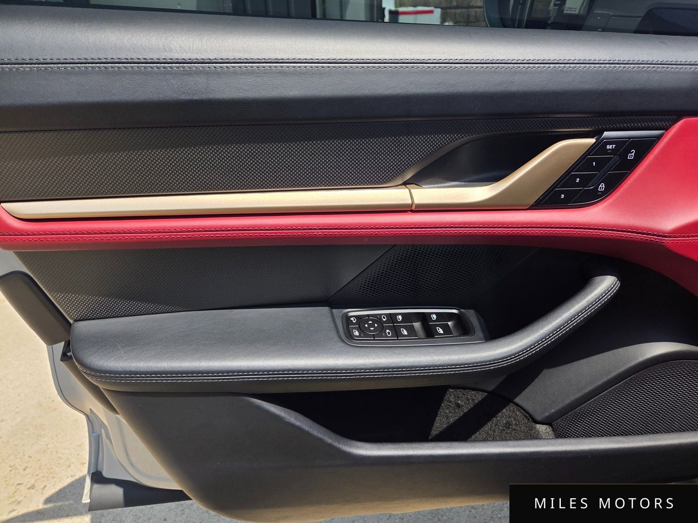 Porsche Taycan 2025 — миниатюра 12
