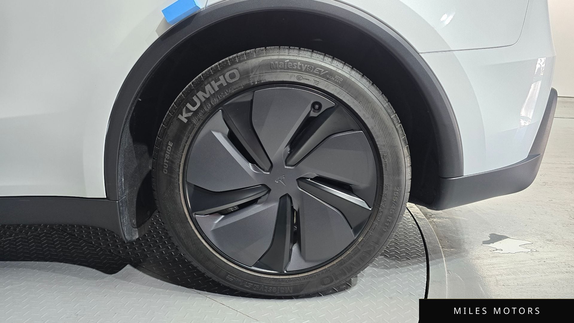 Tesla Model Y 2025 — миниатюра 7