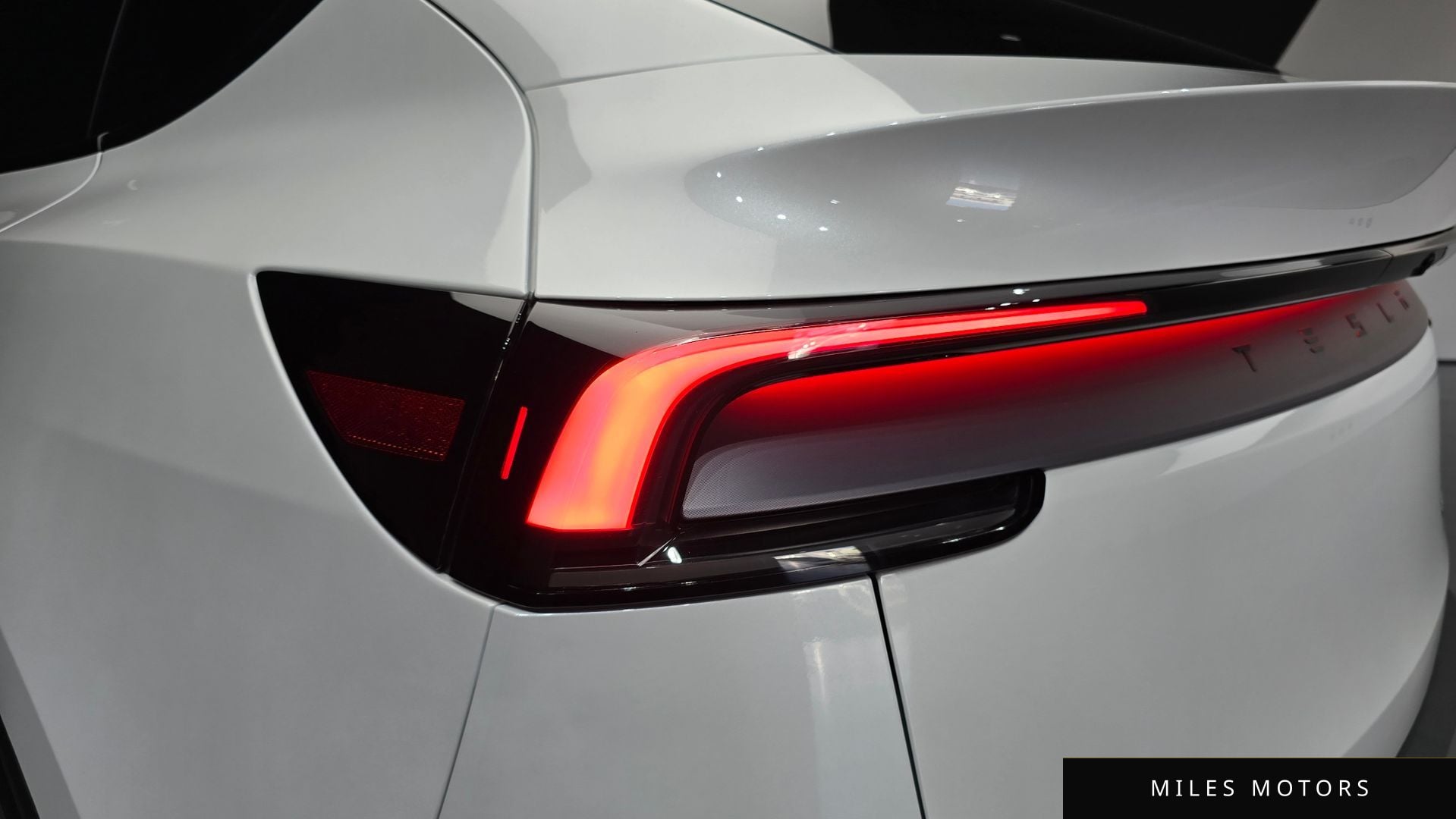 Tesla Model Y 2025 — миниатюра 9