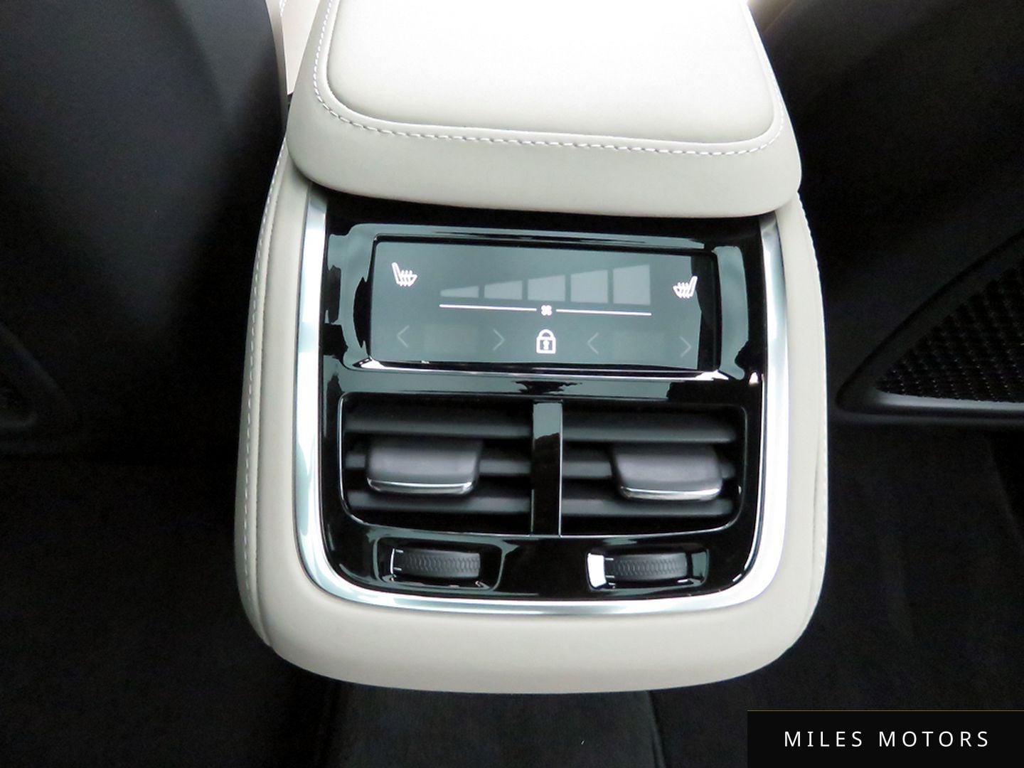 Volvo XC90 2026 — миниатюра 11