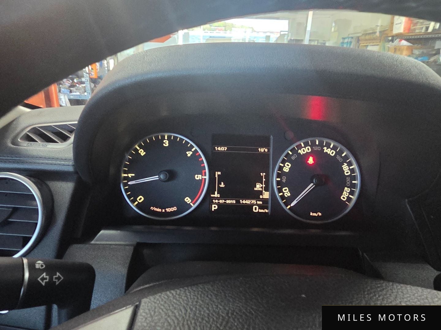 Land Rover Discovery 2014 — миниатюра 8