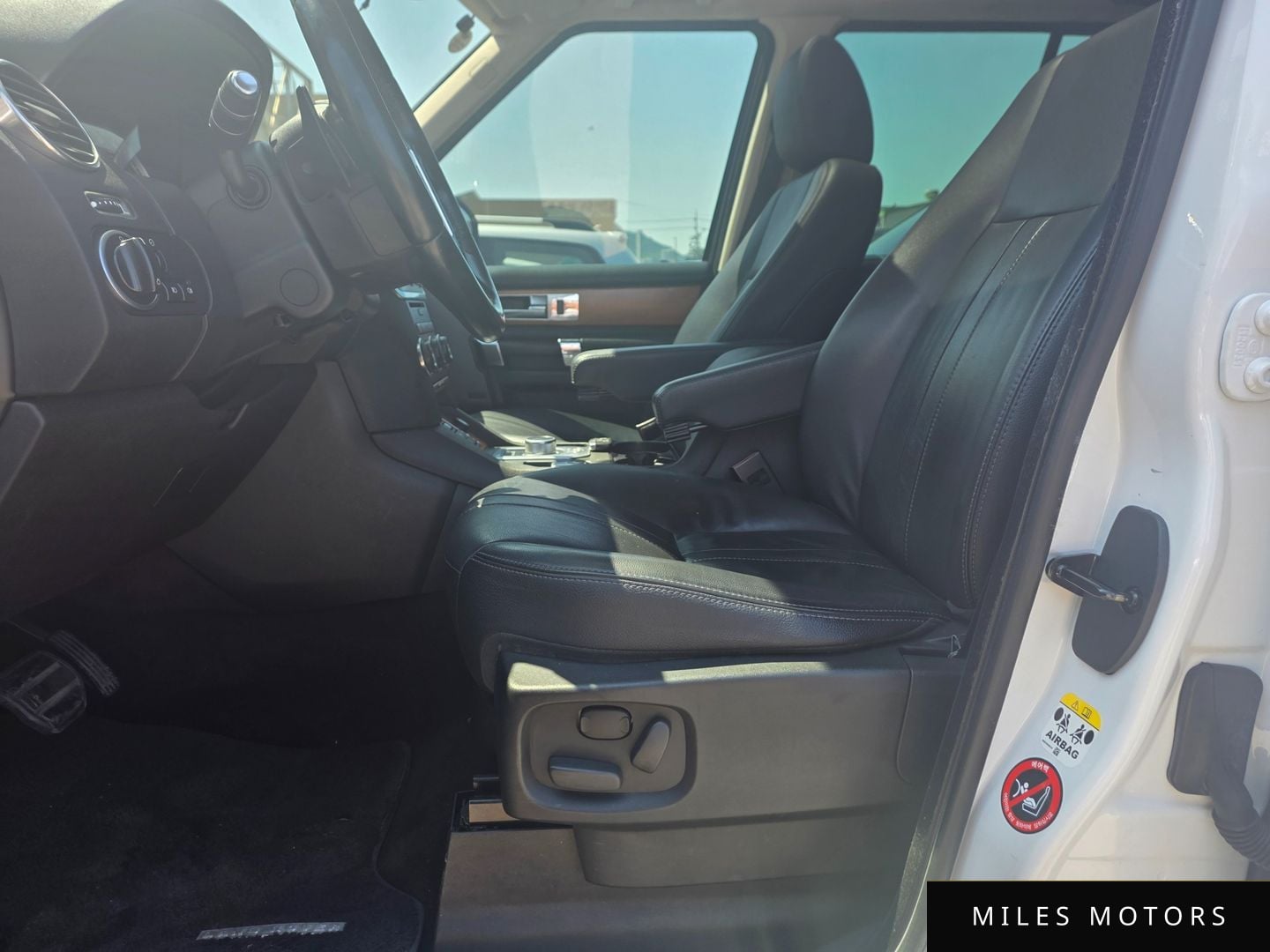 Land Rover Discovery 2014 — миниатюра 10