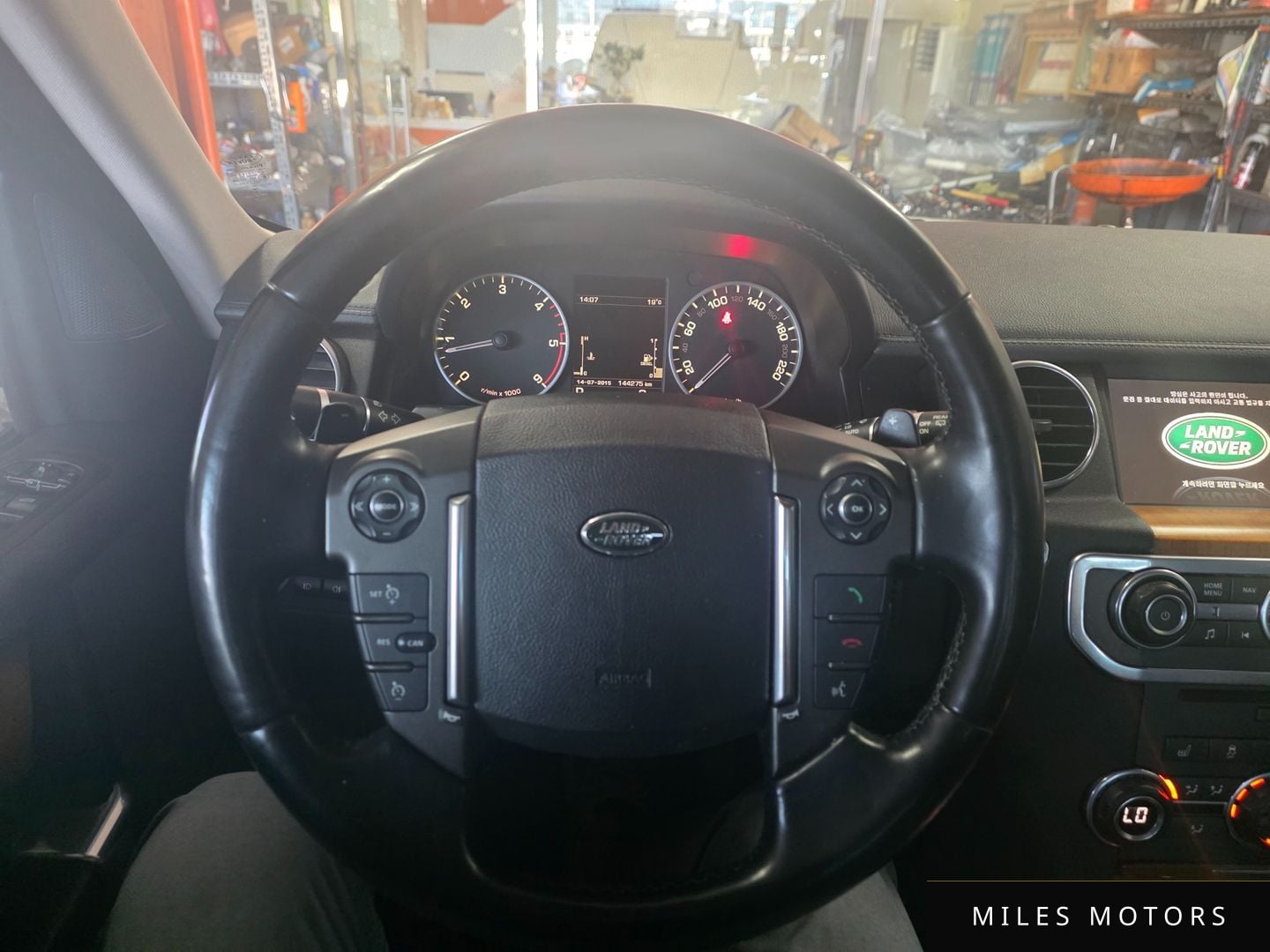 Land Rover Discovery 2014 — миниатюра 11