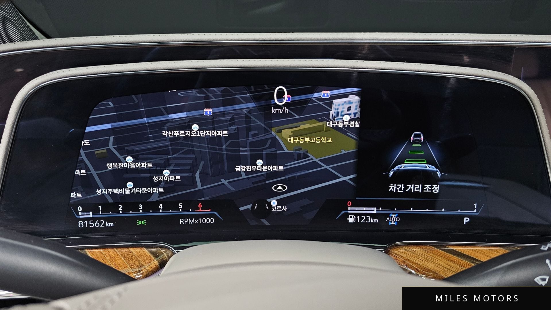 Cadillac Escalade 2023 — миниатюра 11