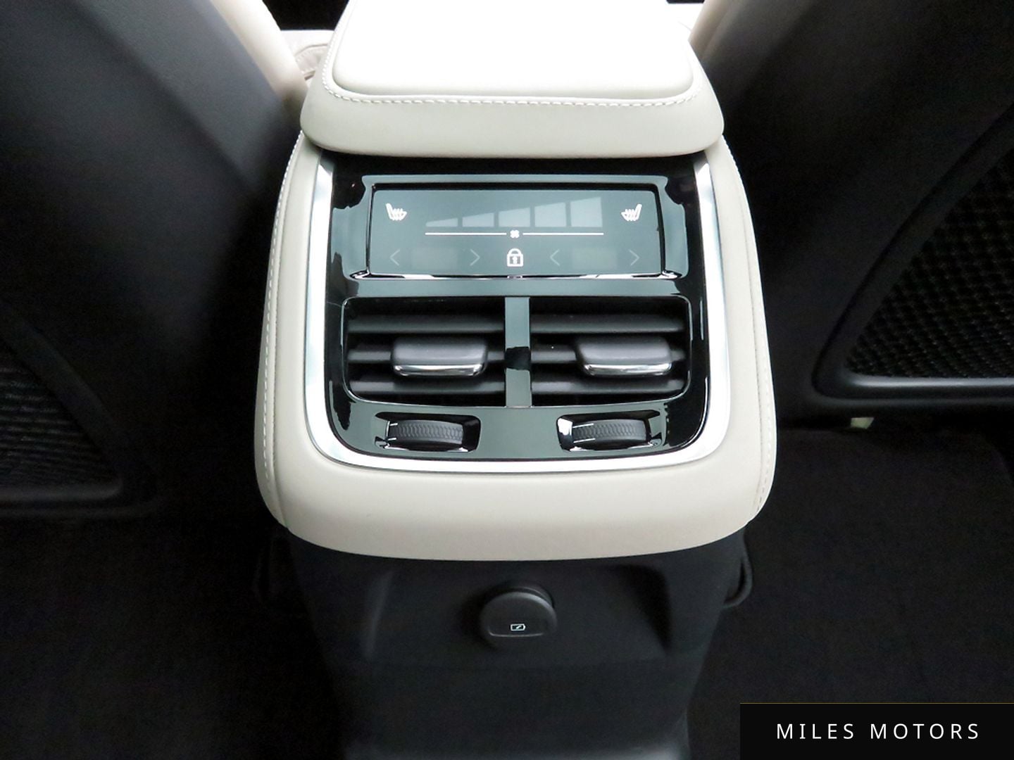 Volvo XC90 2026 — миниатюра 11
