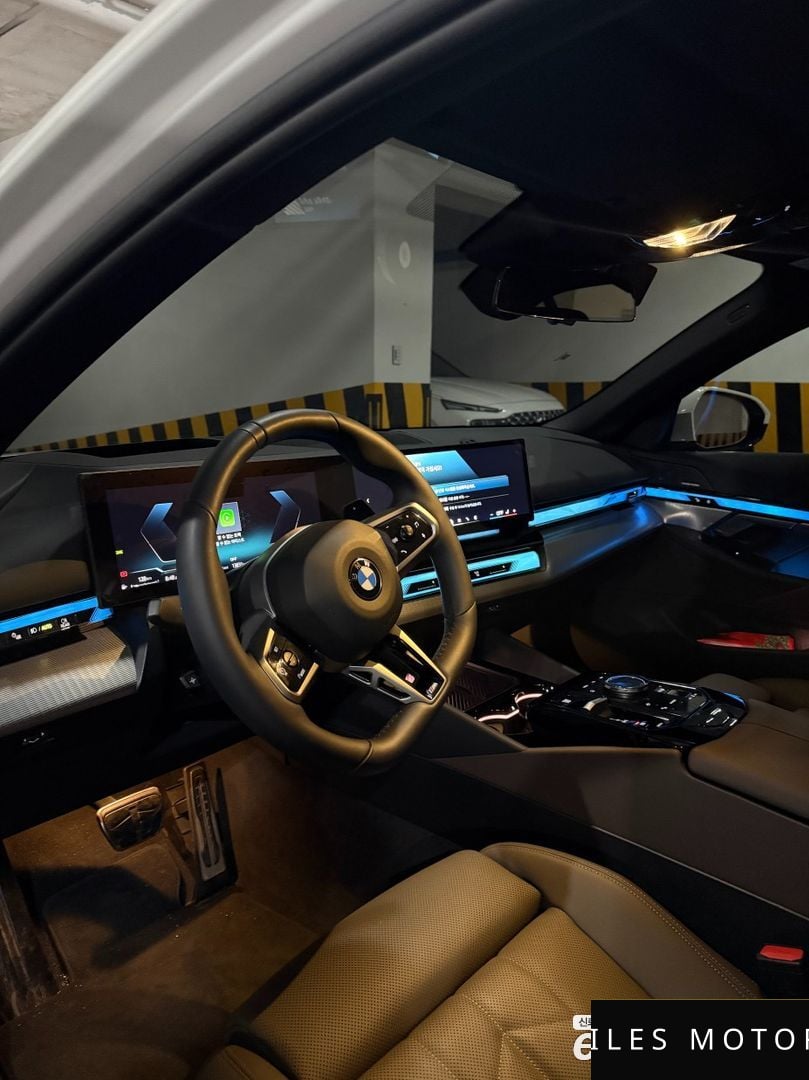 BMW 5 Series (G60) 2025 — миниатюра 5