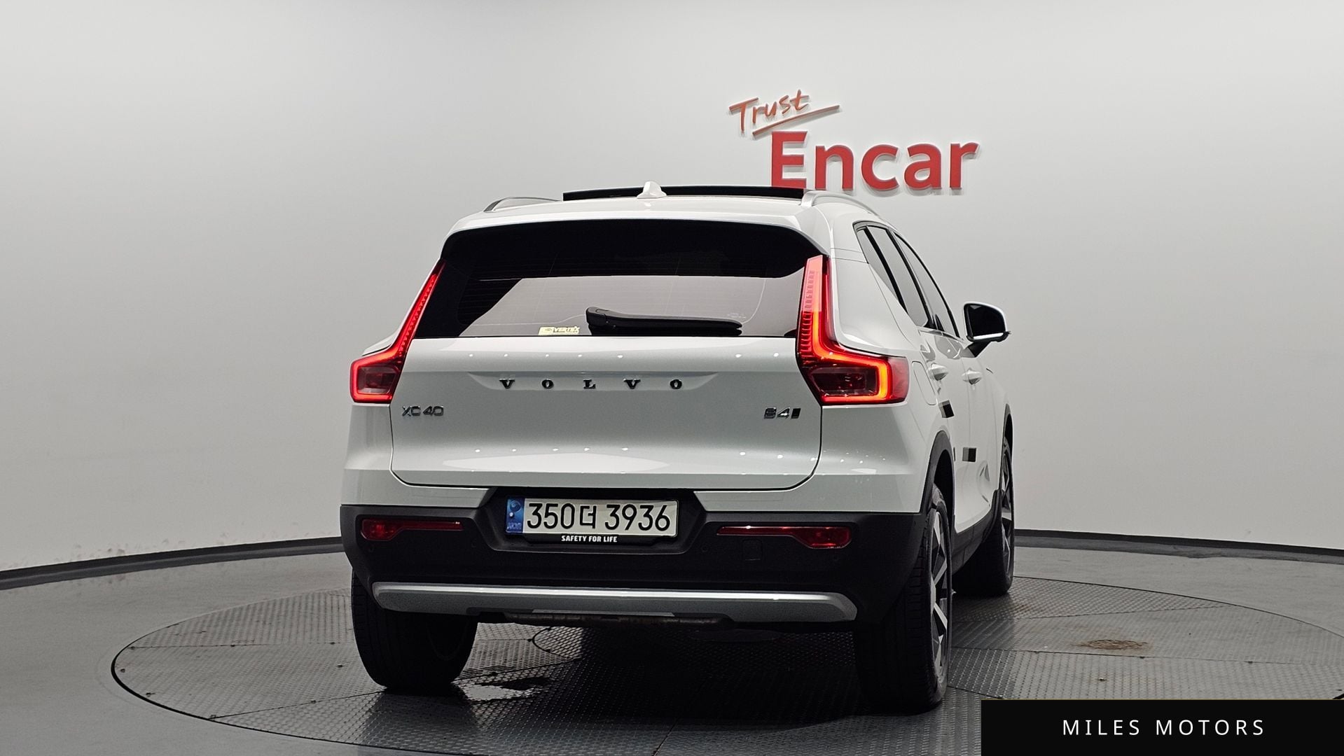 Volvo XC40 2023 — миниатюра 3