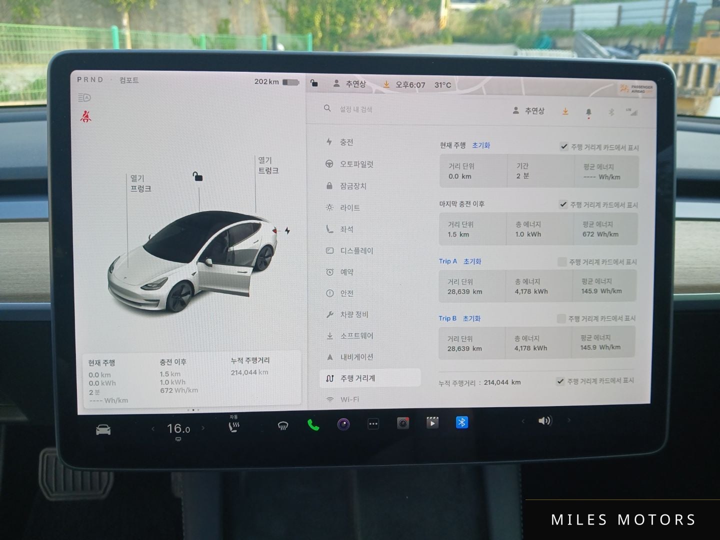 Tesla Model 3 2021 — миниатюра 6