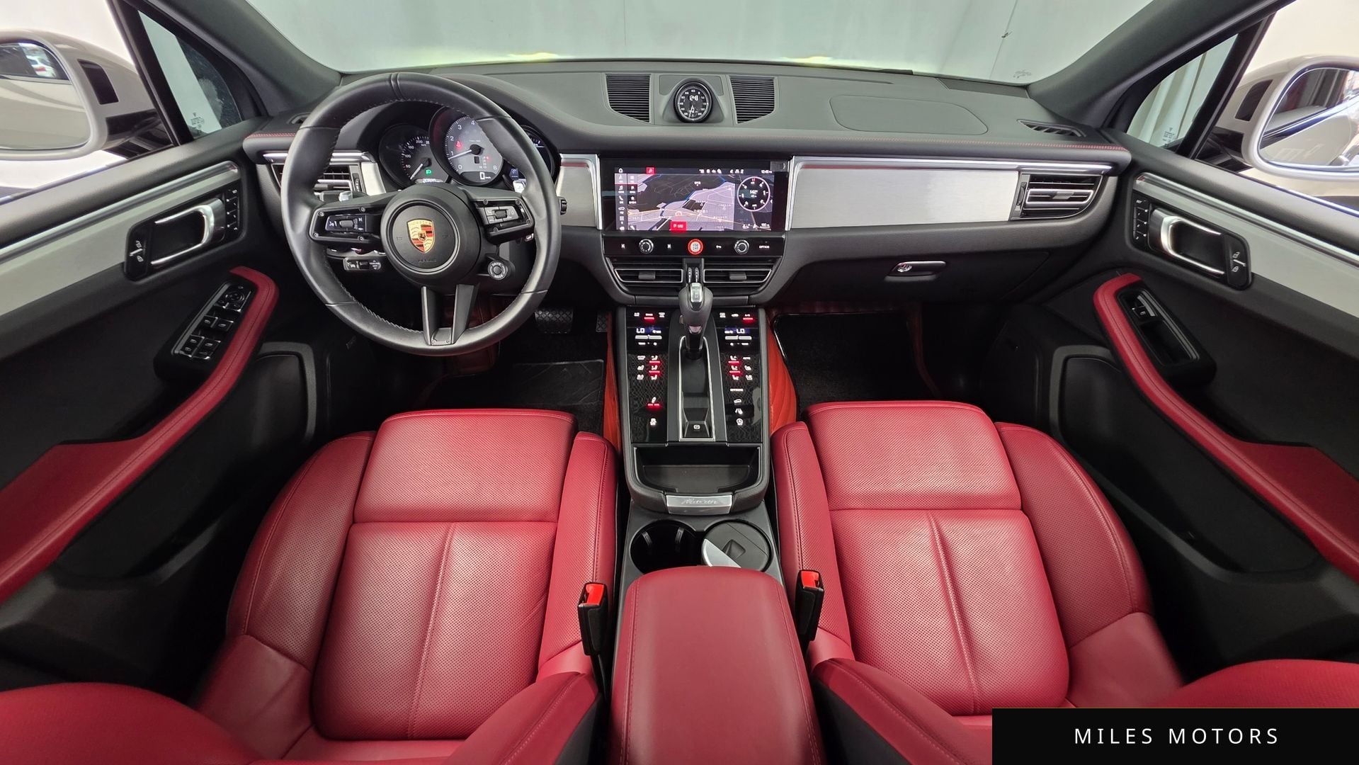 Porsche Macan 2023 — миниатюра 10