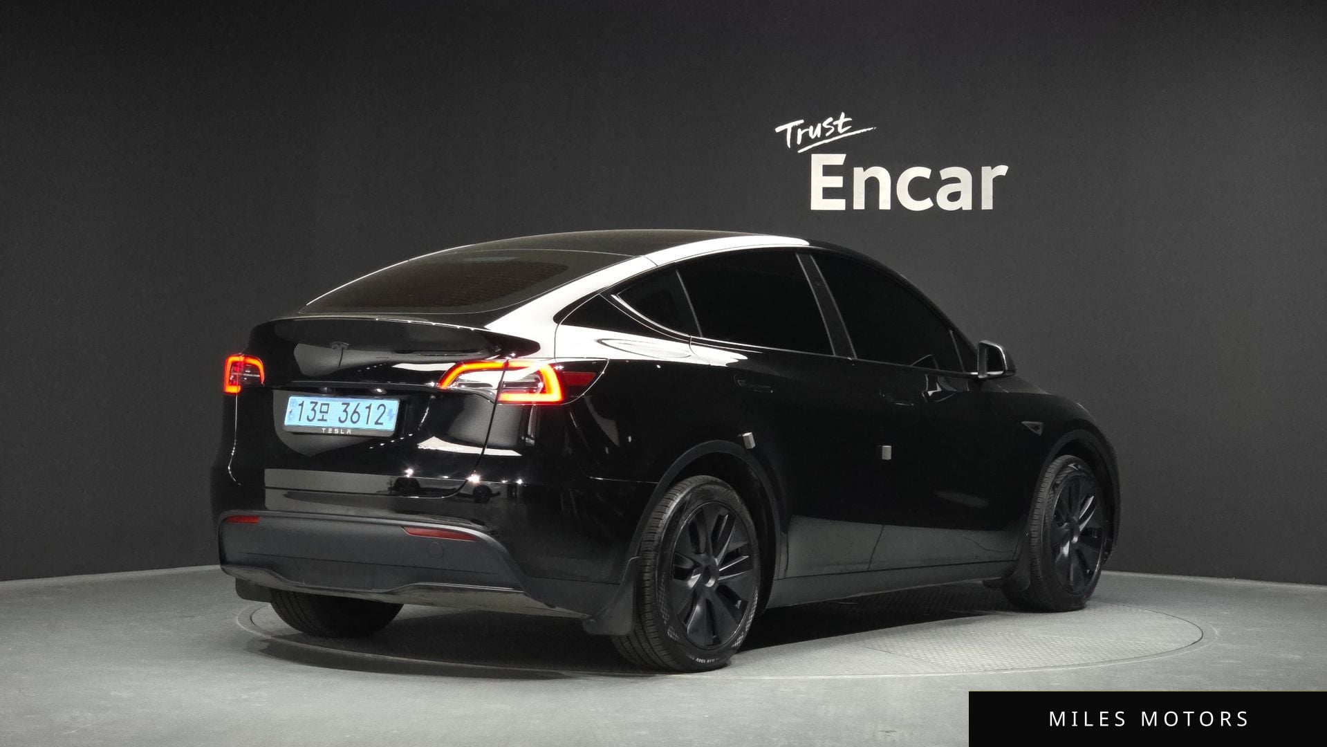 Tesla Model Y 2024 — миниатюра 2
