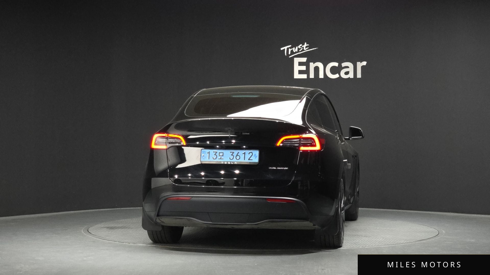 Tesla Model Y 2024 — миниатюра 4