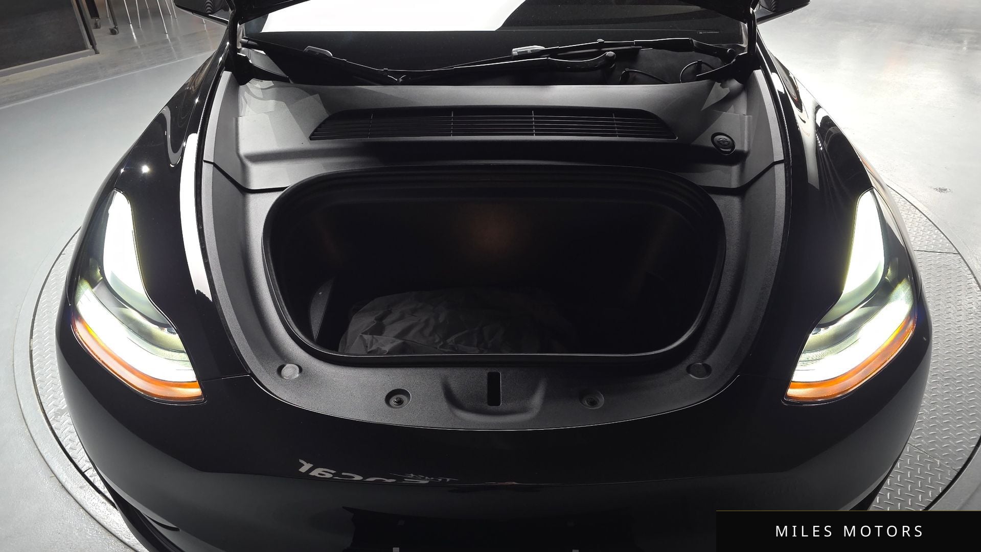 Tesla Model Y 2024 — миниатюра 6