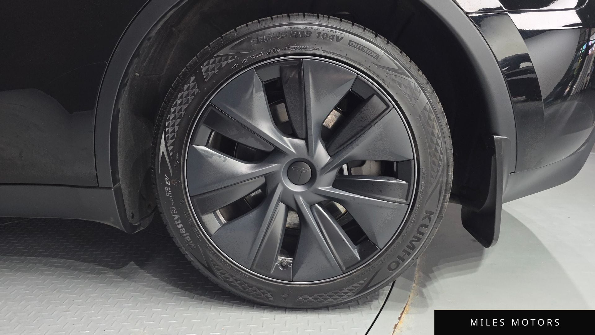 Tesla Model Y 2024 — миниатюра 7