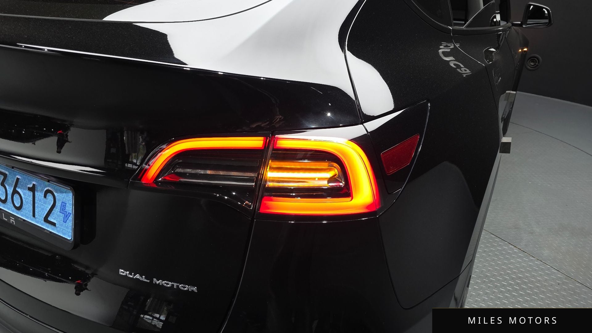 Tesla Model Y 2024 — миниатюра 9