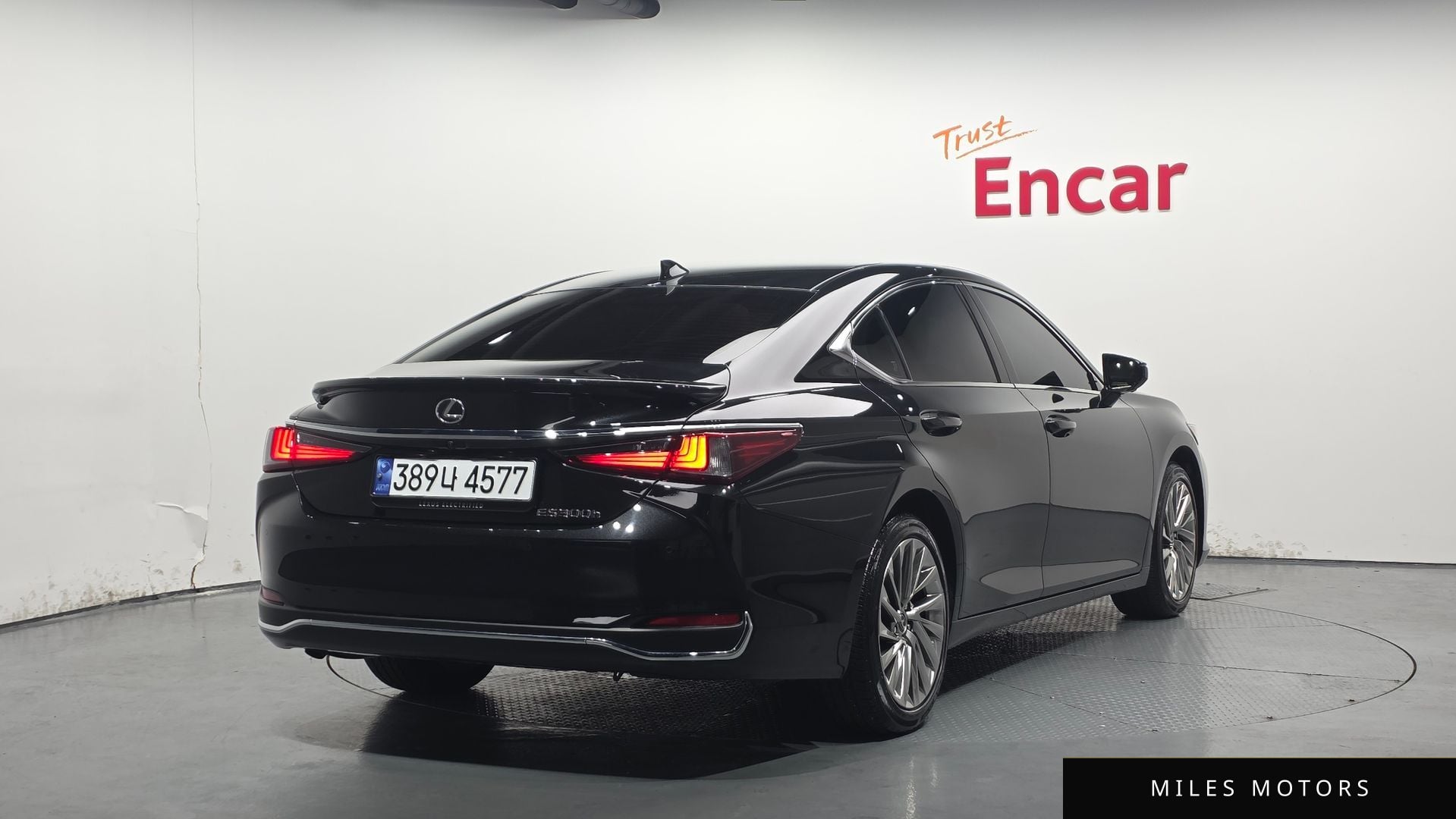Лексус ES300h 2023 — миниатюра 2