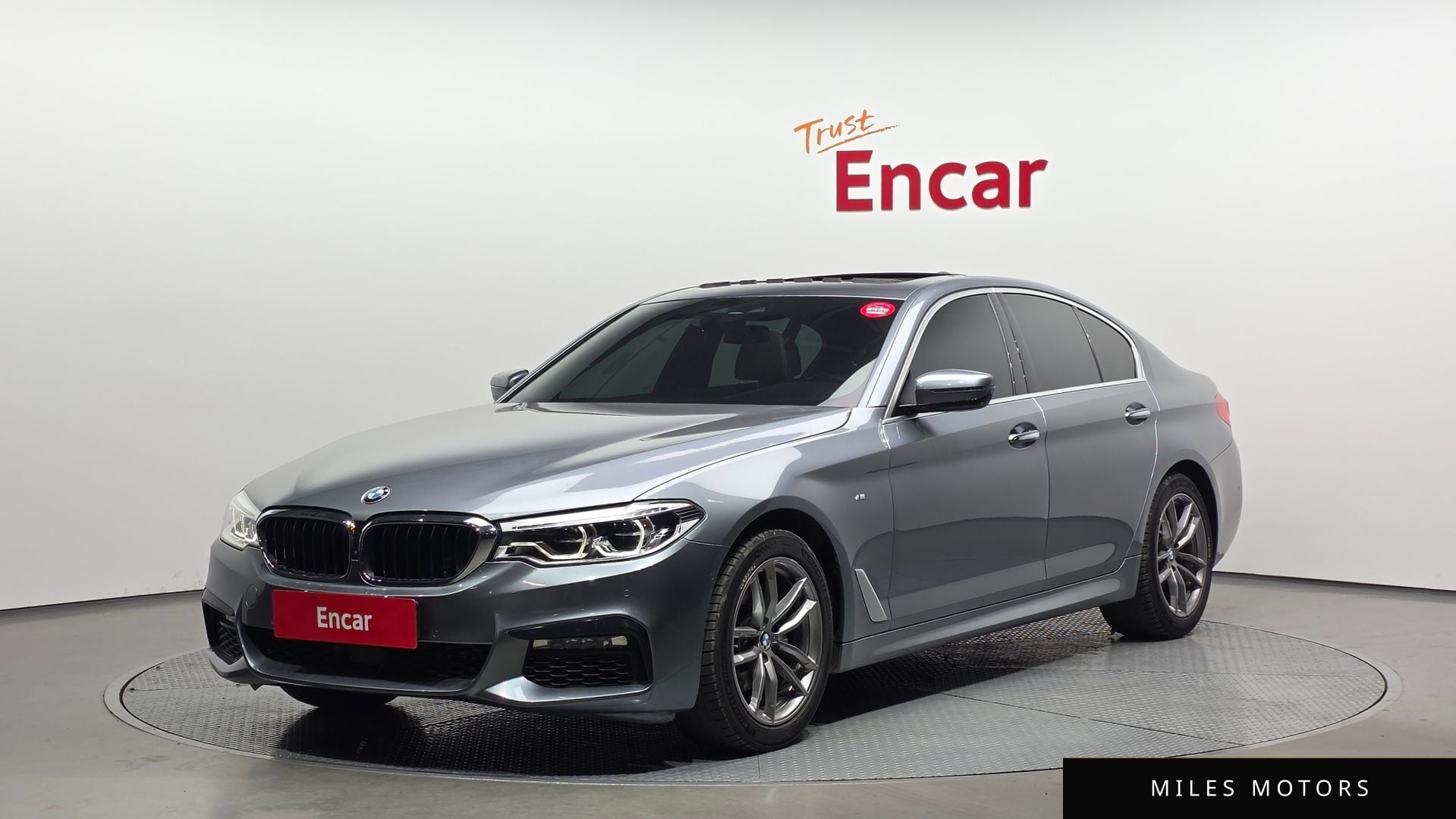 BMW 5 Series (G30) 2018 — фото 1 из 12