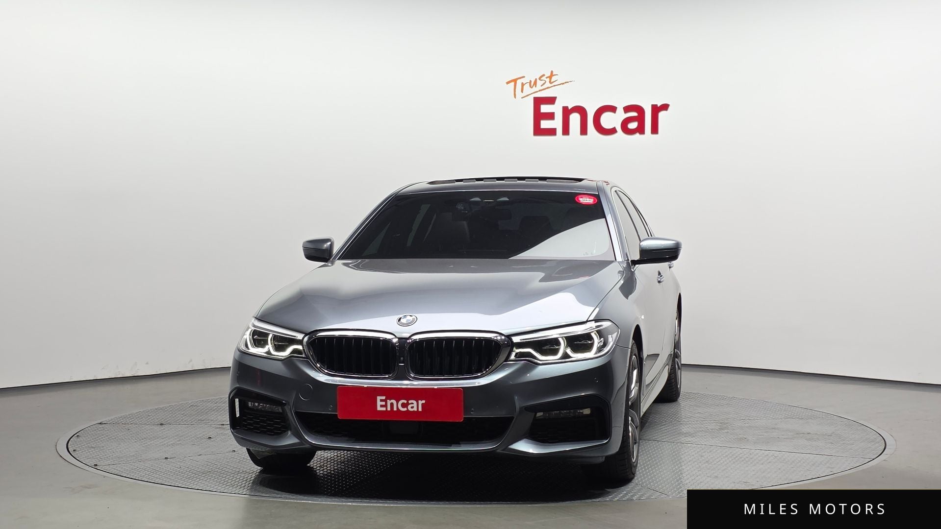 BMW 5 Series (G30) 2018 — миниатюра 3