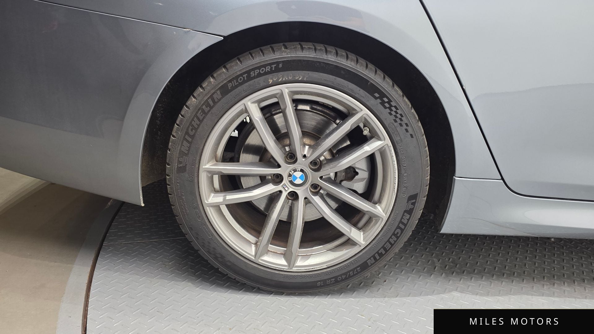 BMW 5 Series (G30) 2018 — миниатюра 5