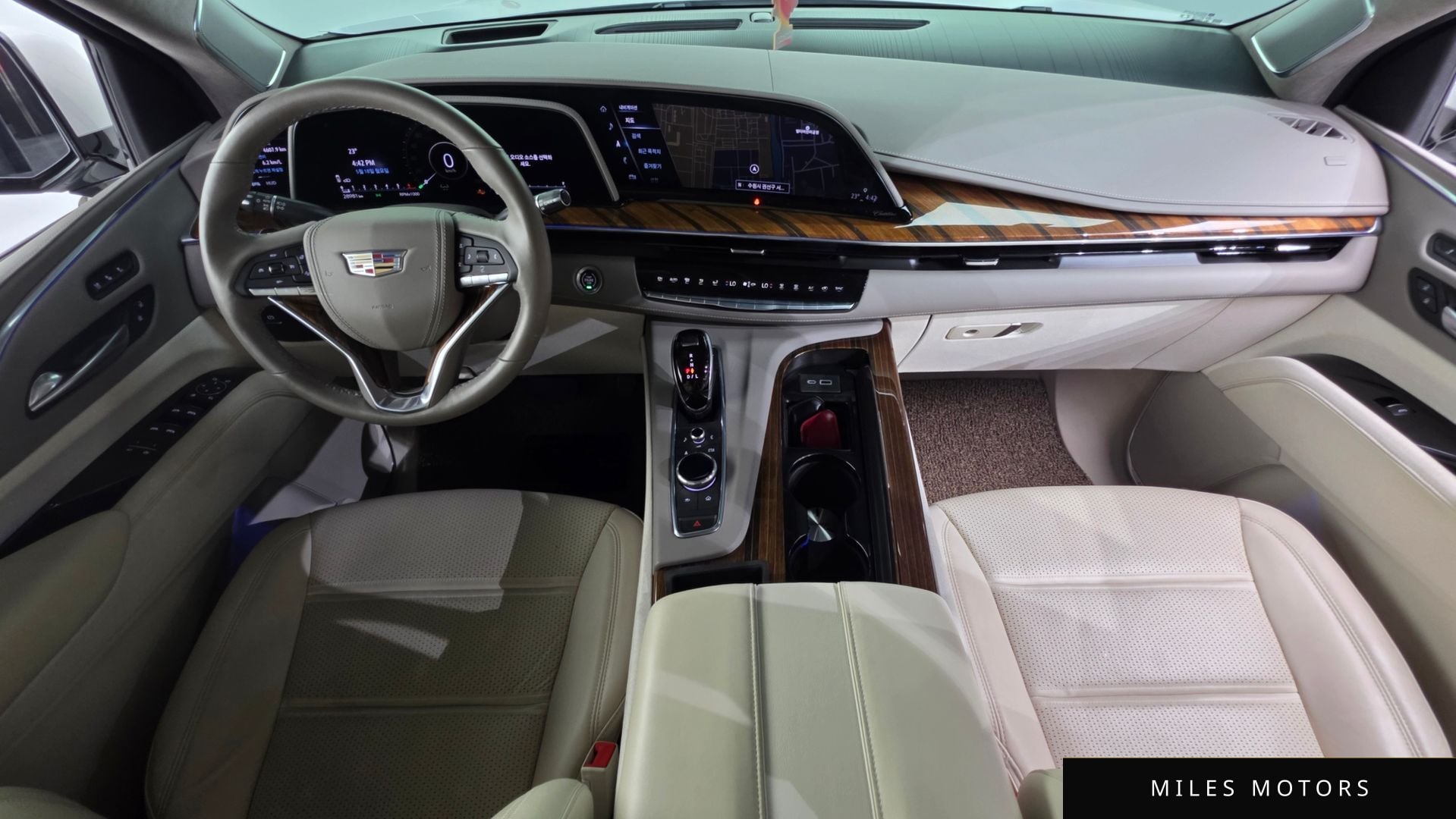 Cadillac Escalade 2021 — миниатюра 10