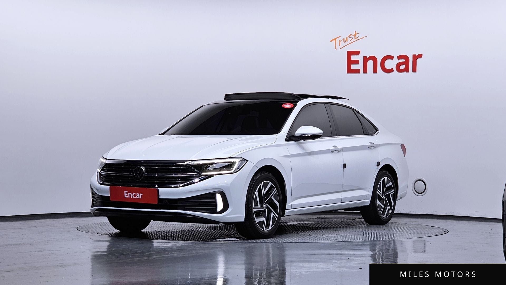Volkswagen Jetta 2023 — фото 1 из 12