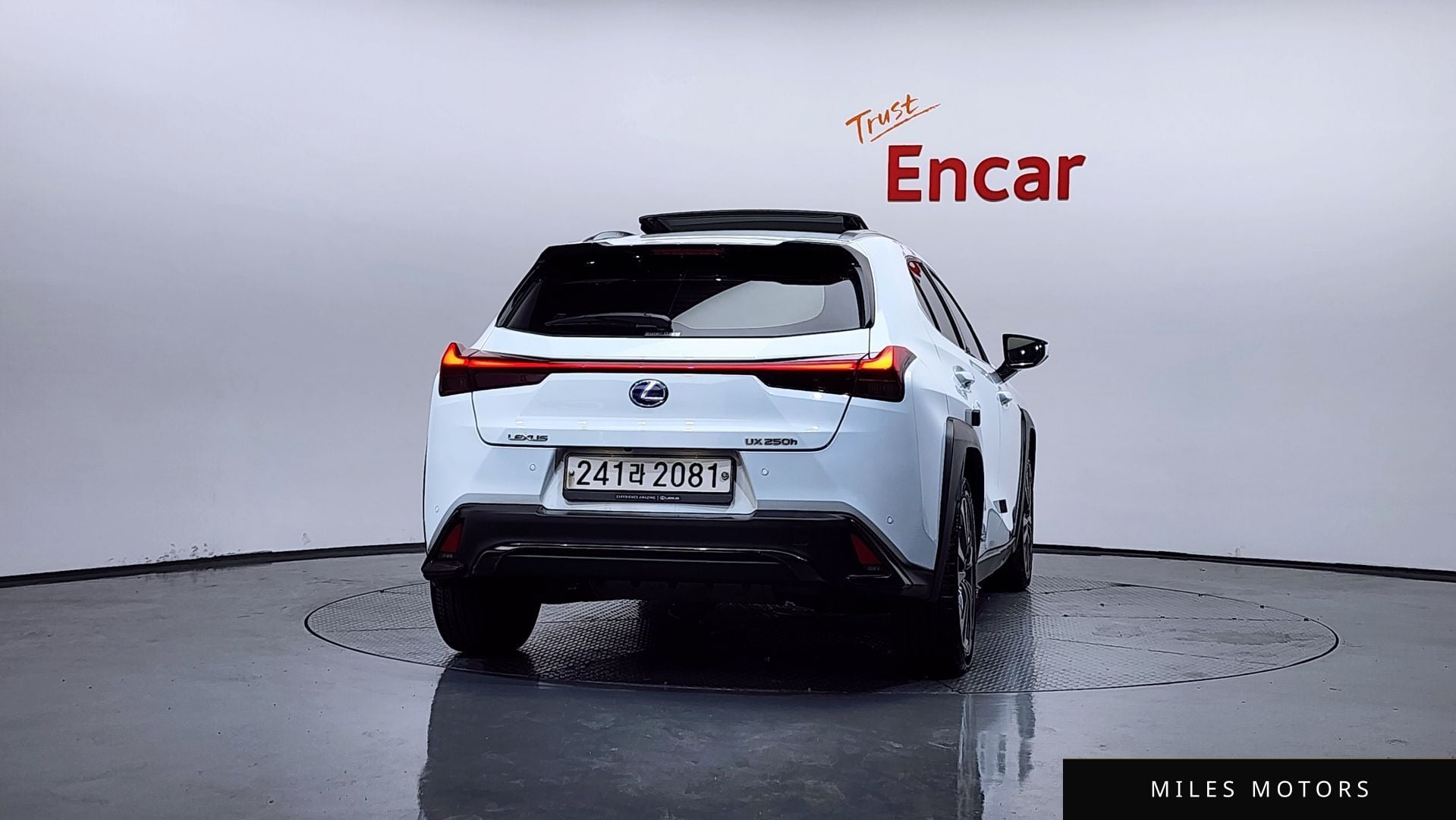 Лексус UX250h 2020 — миниатюра 4