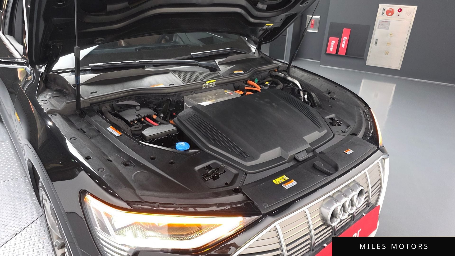 Audi e-tron 2020 — миниатюра 6