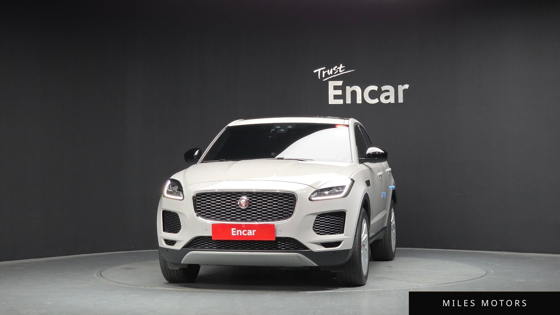 Jaguar E-PACE 2018 — миниатюра 3