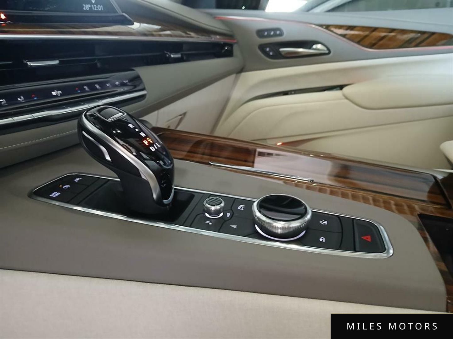 Cadillac Escalade 2021 — миниатюра 8